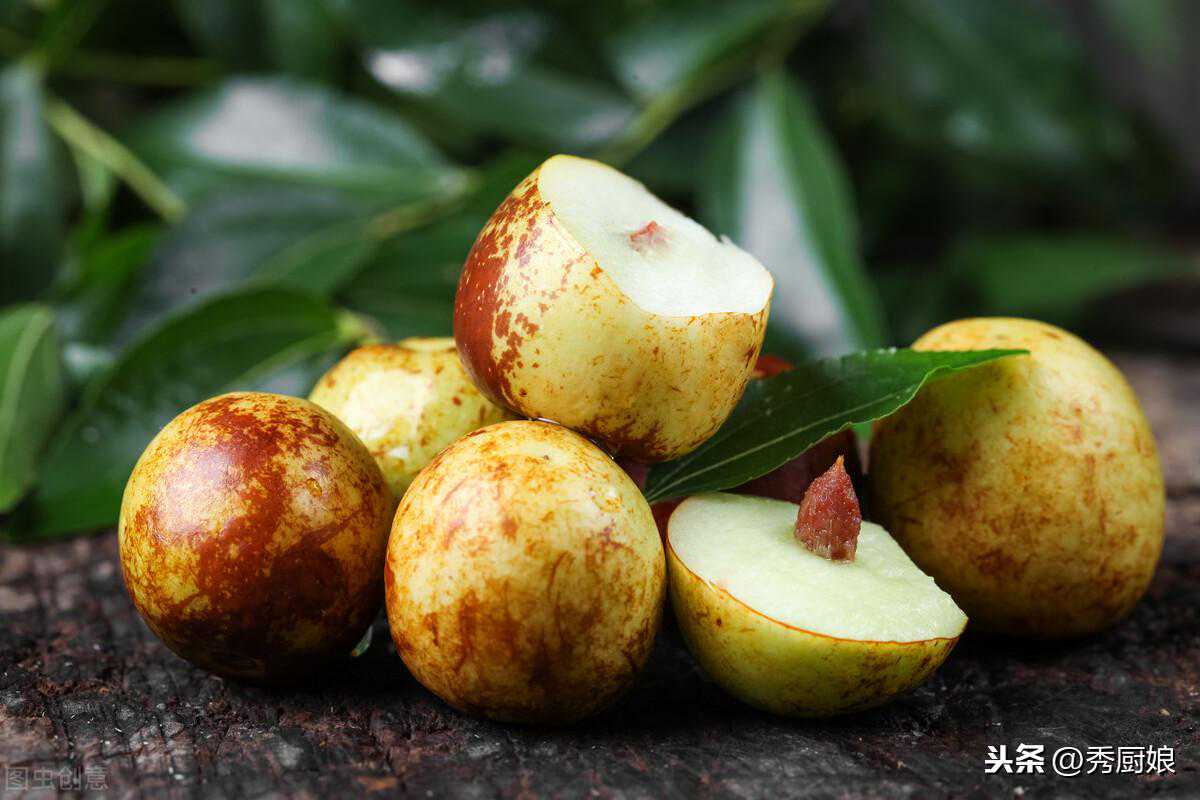 买冬枣时，挑红的还是大的？掌握这4个技巧，果店老板都夸你行家