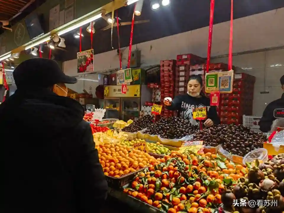 直接“腰斩”！车厘子加入水果降价“群聊”