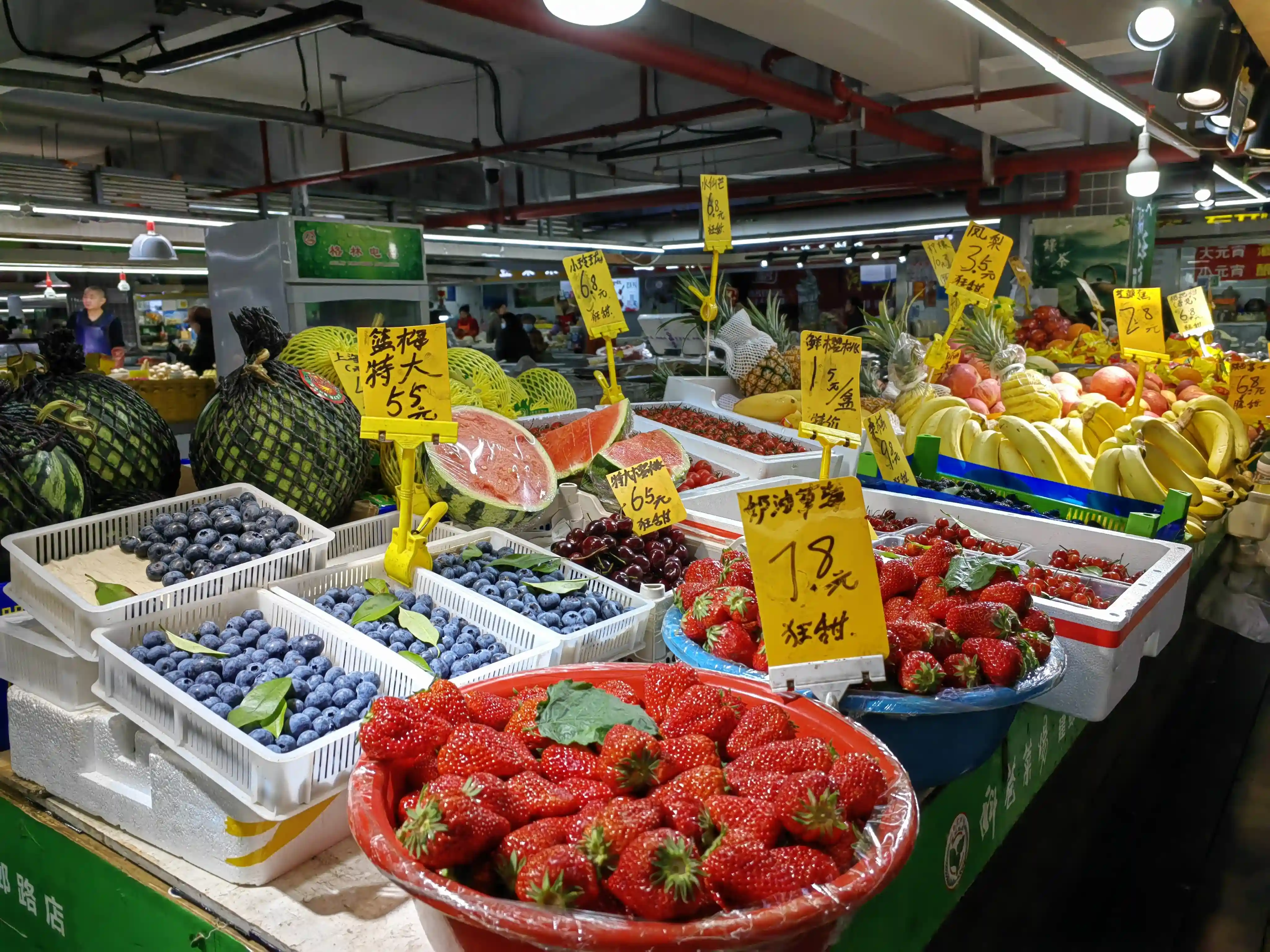 春季水果缤纷上市，樱桃枇杷等成“新宠”