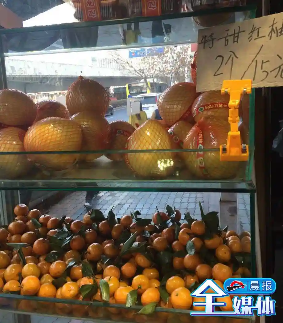 新疆水果降价多，苹果、香蕉6块钱就买1公斤