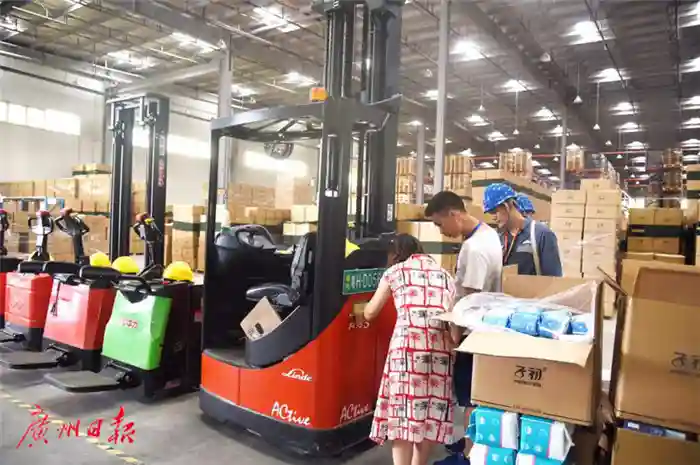 618水果发货量增3倍！守住学生“钱袋子”靠他们啦