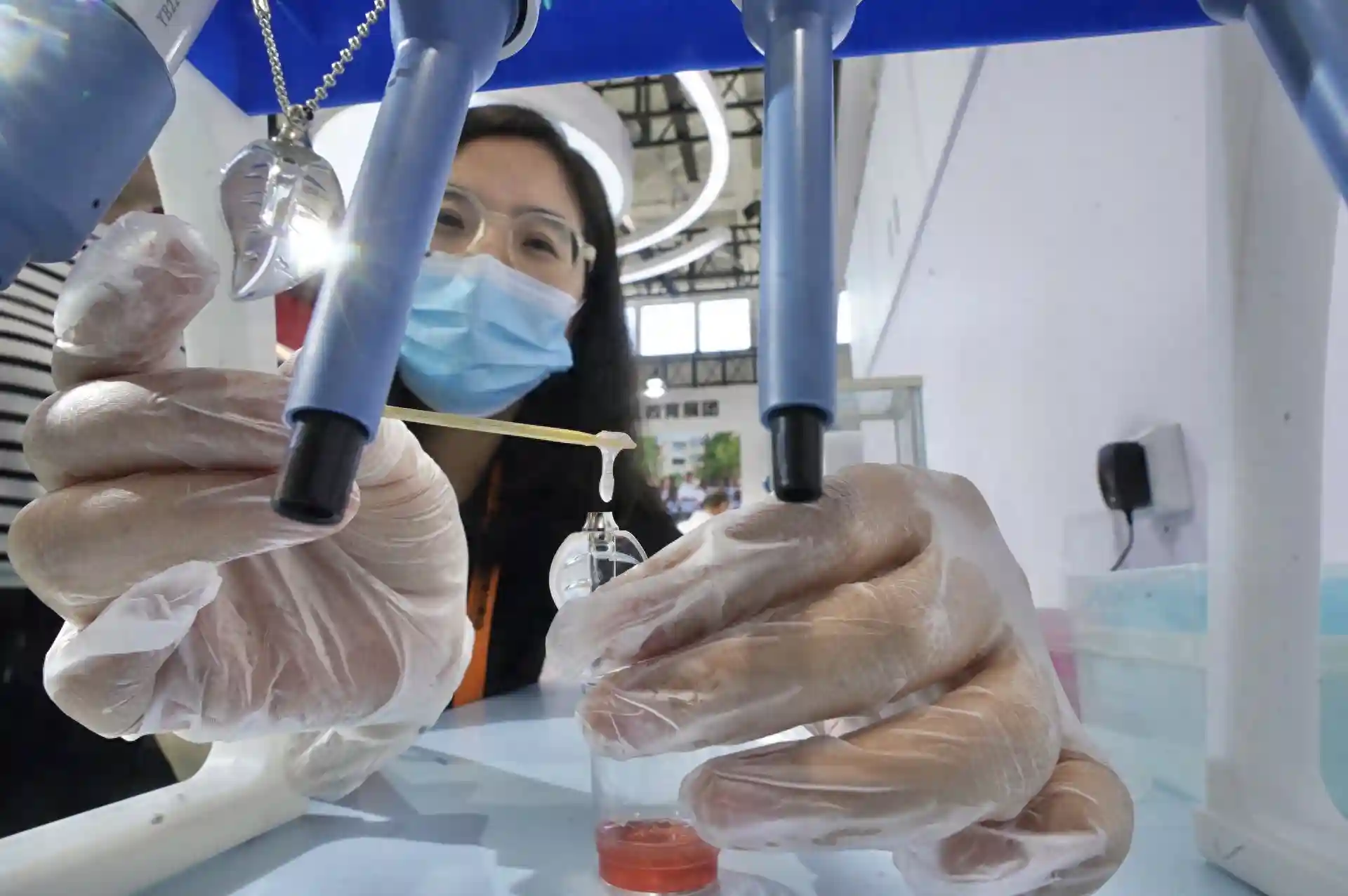 “移动科学实验室”亮相服贸会，可体验水果DNA提取