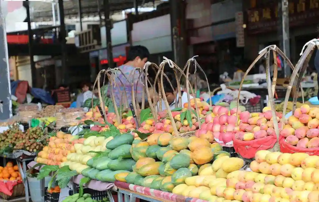 街边水果摊月收入20万，比实体店还挣钱，令人感慨