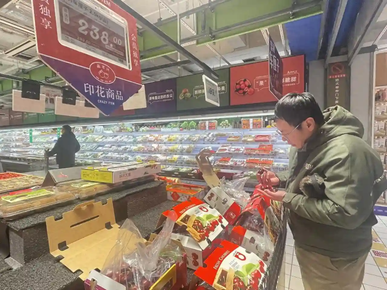 车厘子单价一周“跳水”10多元 烟台进入水果销售旺季