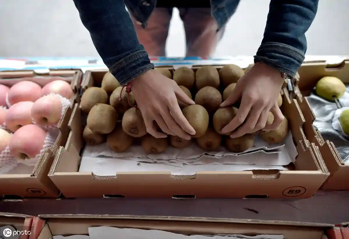 大字不识的农村妇女卖水果，靠十个诀窍，赚了三套房