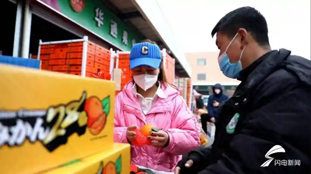 临沂：车厘子日销20多个集装箱 水果市场进入“旺销”模式