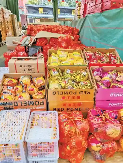 一斤价格3.5元至8元，各地柑橘上市，除燥养生水果热销