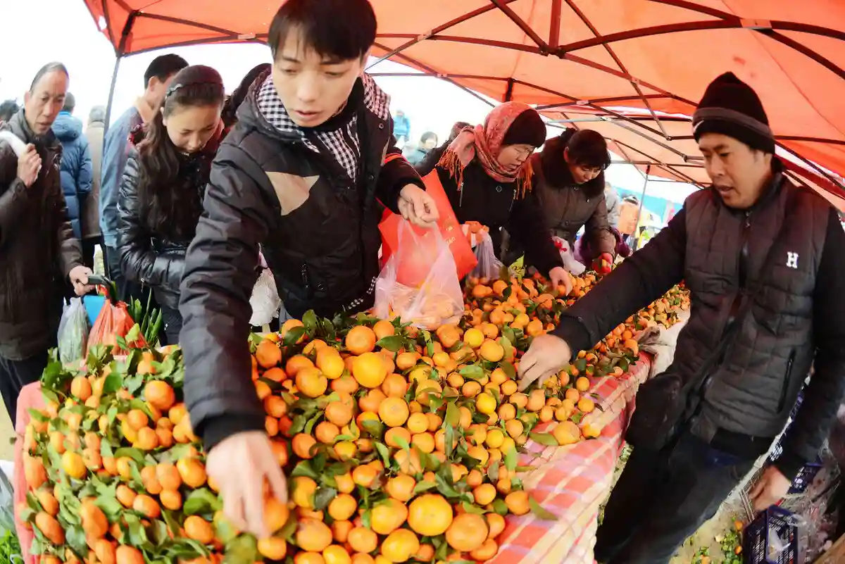 贵州一家水果店利用“草船借箭”套路，一年狂赚100万，太牛了
