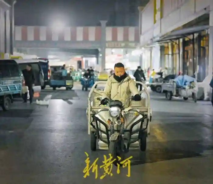 干水果批发，闹铃一响，便只拿黑夜当白天 | 凌晨4点众生相