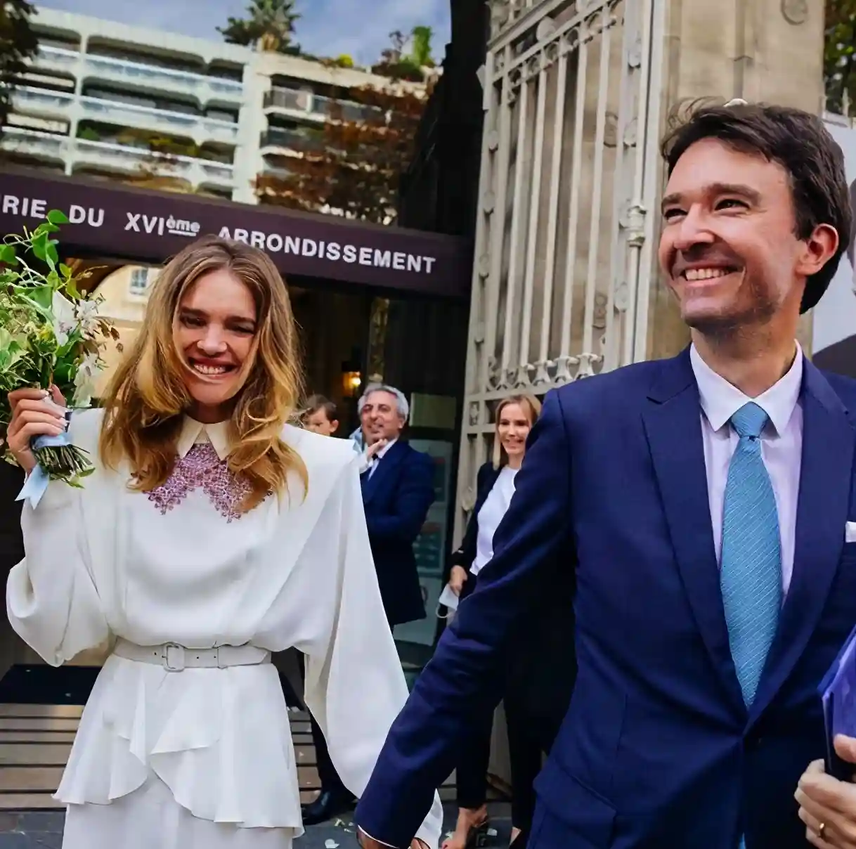 水果娜：2岁被抛弃、29岁离婚、38岁带5娃和lv太子爷领证