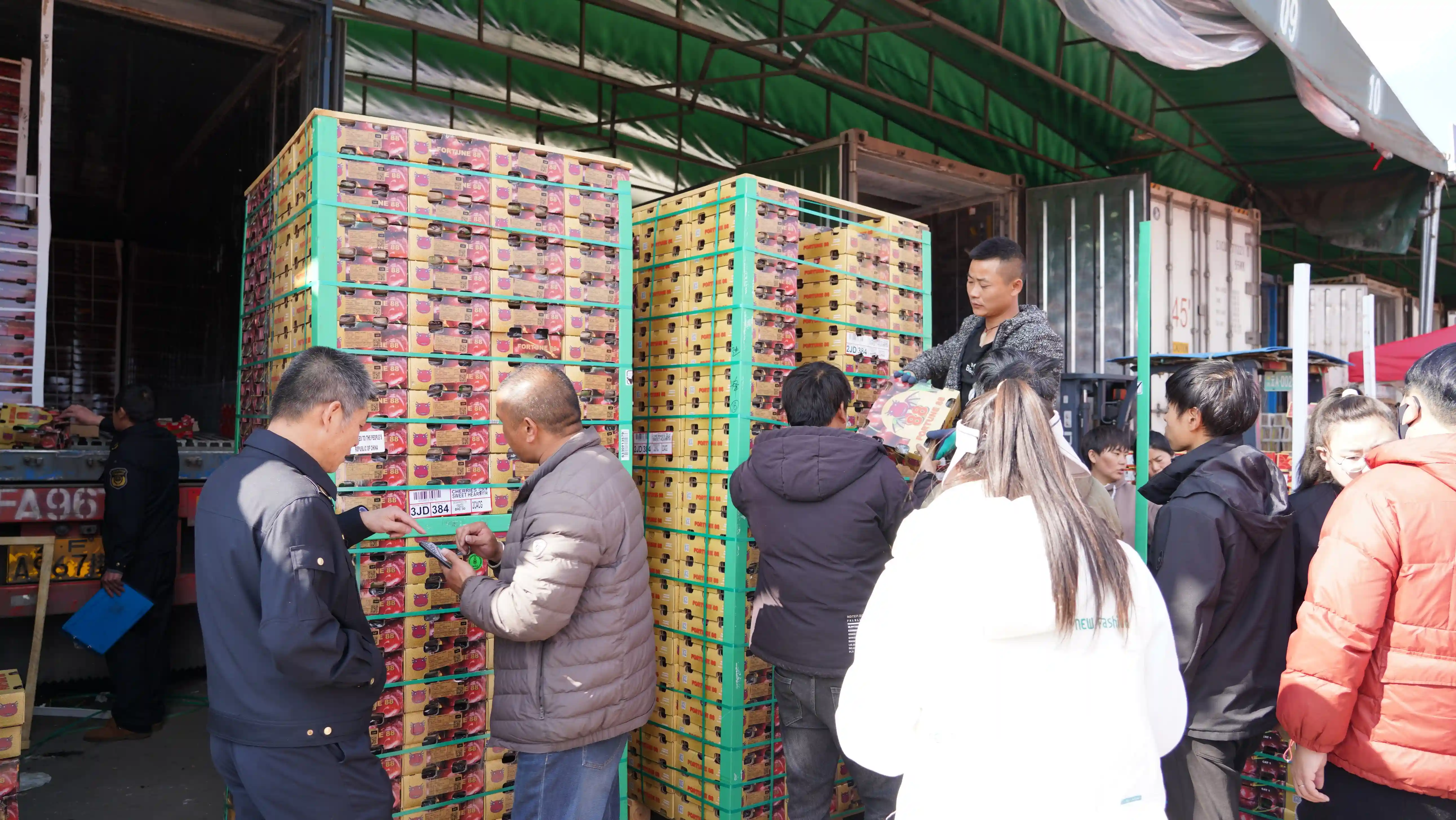 我的春城年 | 金马正昌果品市场每天卖出万吨水果 车厘子最抢手