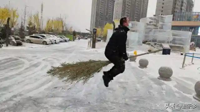 天还没亮，我跟朋友去水果批发市场，打消了我卖房子做老板的念头