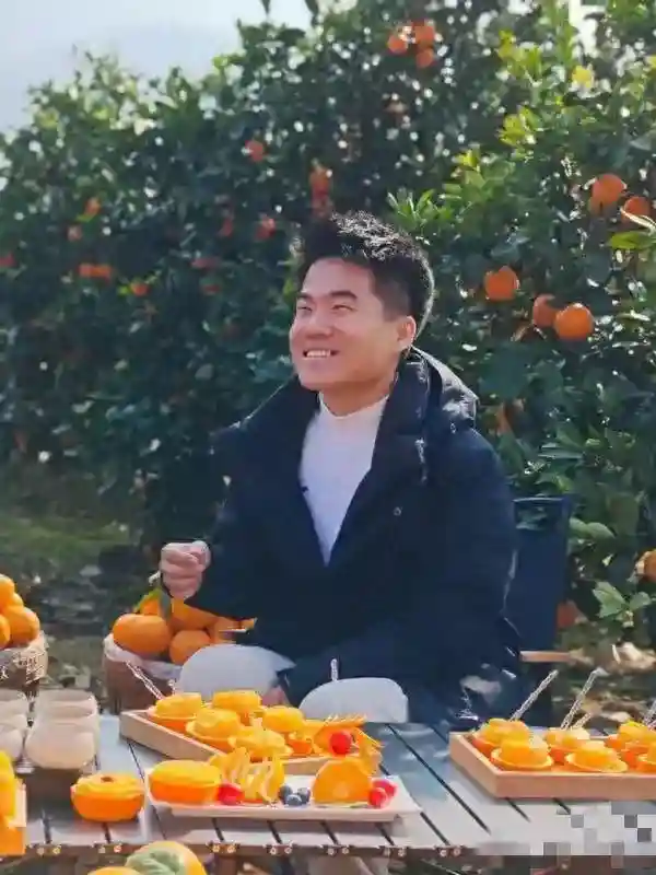 董宇辉直播2小时卖300万斤水果，是人设还是销售技巧？真相大揭秘