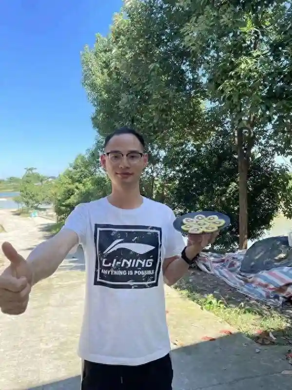 从被压价收购到出口海外 四川小伙带乡亲卖水果年销售8000多万元｜我们村的年轻人