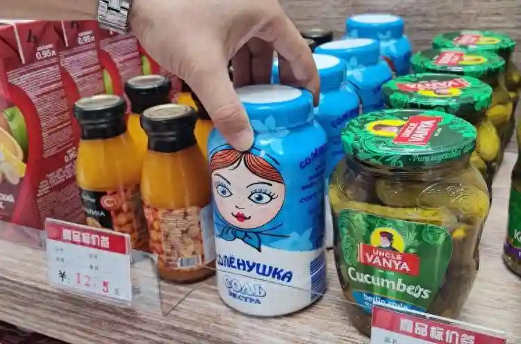 正宗俄罗斯伏特加40%vol，“水果蛋糕”不加面粉？！逛个商场，关于俄罗斯的冷知识又多了些！