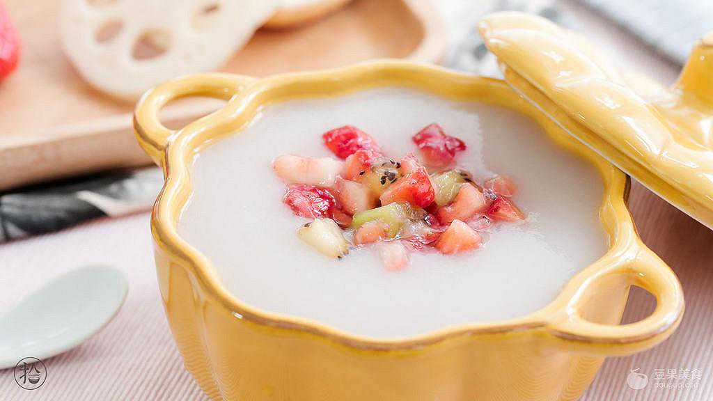 莲藕水果羹的做法