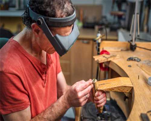 武汉一高校学生开水果店创业 月营业额近7万元